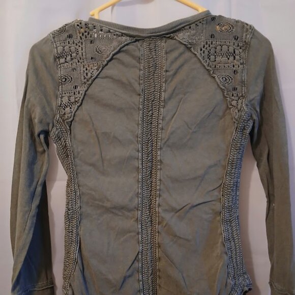 FREE PEOPLE Shell Lace Henley T-shirt Top XS Green Scoop neck Gold Coast LS - Picture 7 of 12